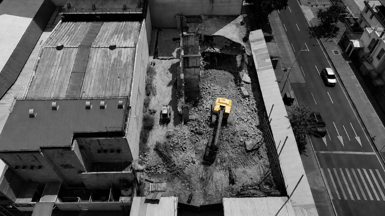 Flota de equipo pesado PROYEV en obra