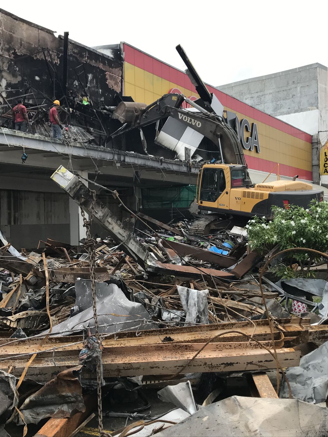 Demolición Parcial y Limpieza de Escombros, Oca Loca