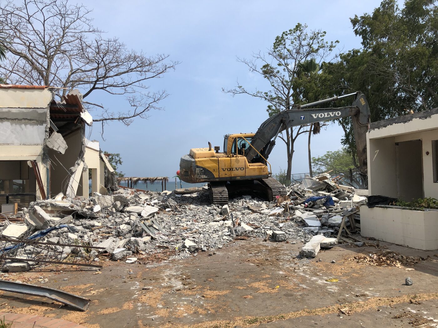 Demolición de Residencia, Playa Coronado